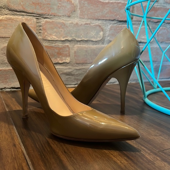 Kate spade size 9,5 patent leather color tan excellent condition - Picture 1 of 2
